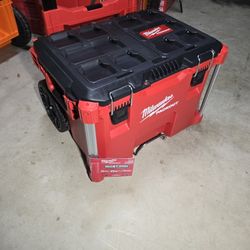 Milwaukee
PACKOUT 22 in. Rolling Modular Tool Box Low Profile Handle 48-22-8427
