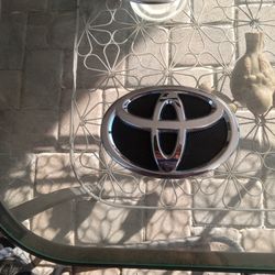 10 To 11 Emblem Logo Toyota Camry ( Oem)