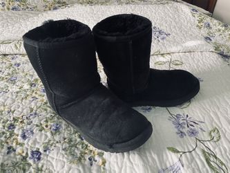 Size 5 Uggs