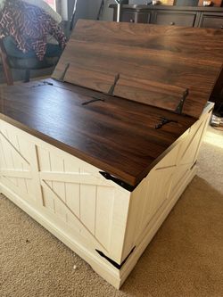 Fellsburg 31.1" W Square Lift Top Storage Coffee Table