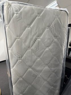 Twin mattress and box spring