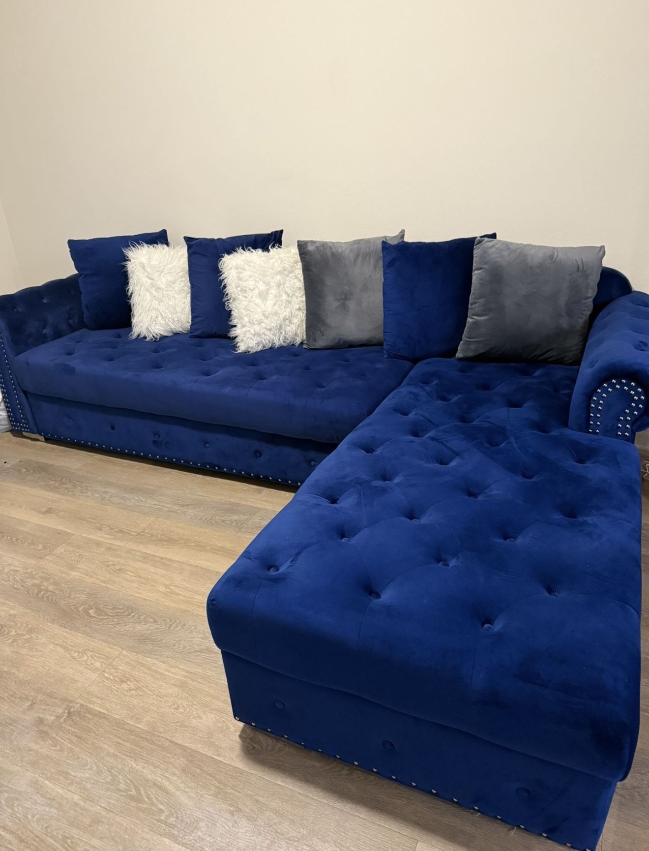 BLUE VELVET SOFÁ