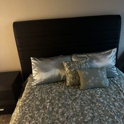 Queen Size Bed With 2 Night Stands And A Dresser , Mirror