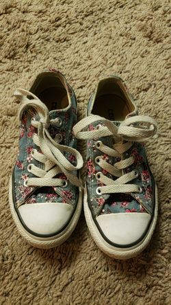 Girls Converse 11
