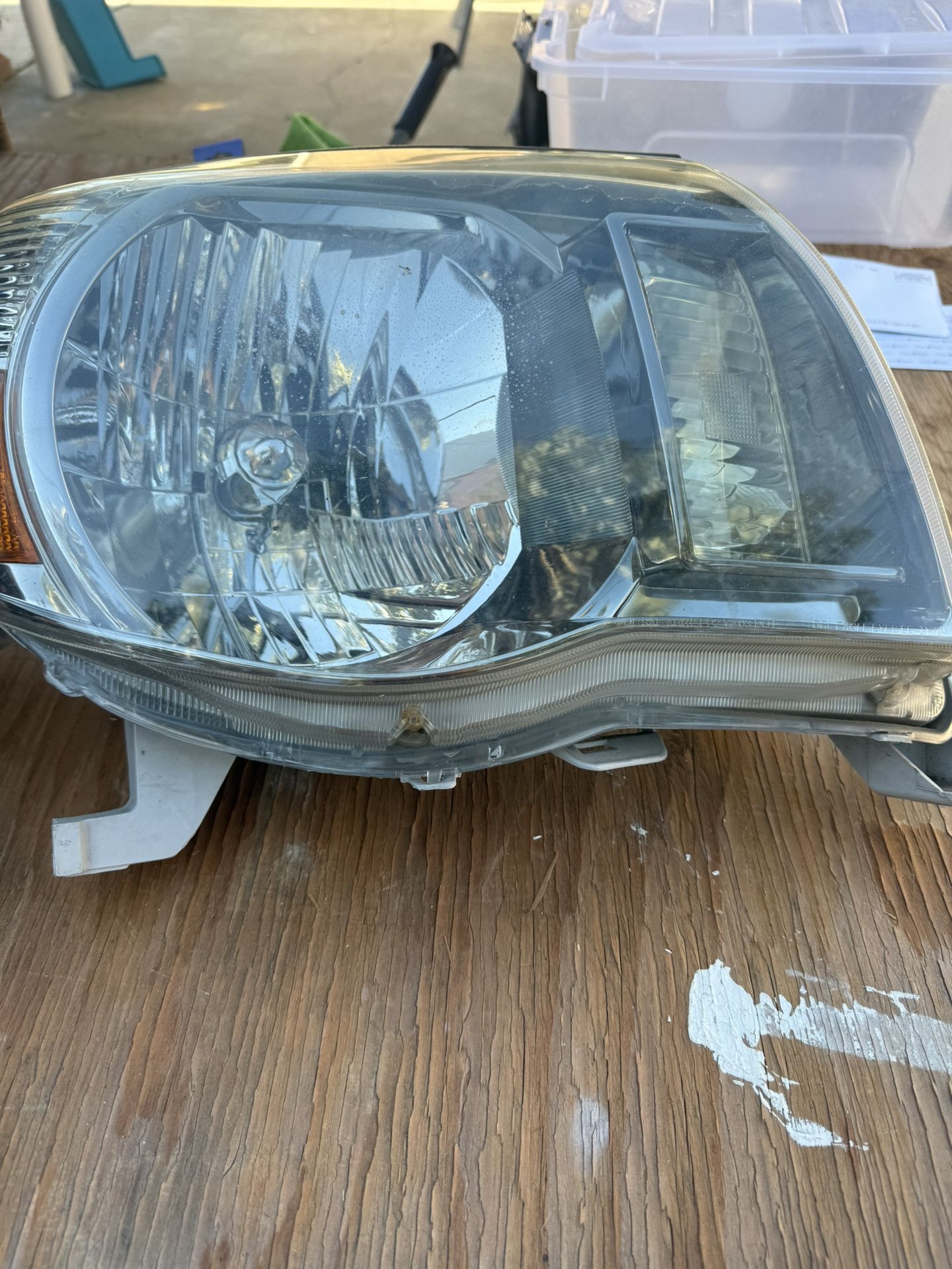 2005-2015 Toyota Tacoma Passenger Side Headlight