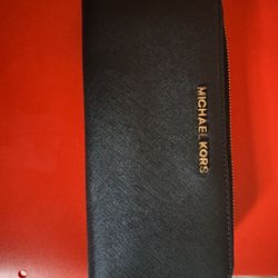 Michael Kors wallet used see all pictures