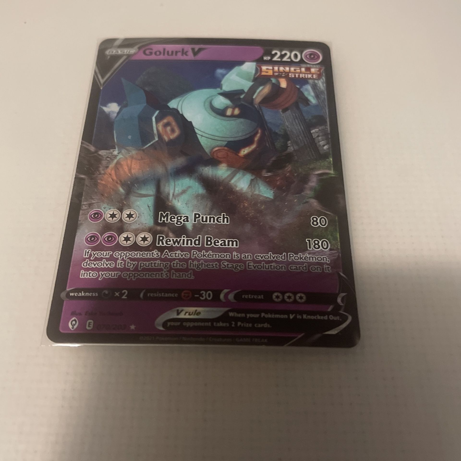 Pokémon Golurk V 70/203
