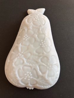 White Jade Carved Pear-Shaped Pendant