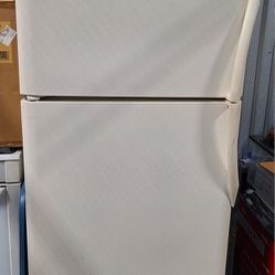 Frigidaire Top Freezer Fridge Refrigerator