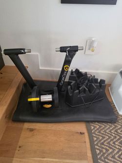 Cyclops indoor cycling/triathlon training with mat and front wheel block