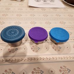 3 reusable mini condiment containers made from food-grade SUS 304 stainless steel, leak-proof silicone lids, good condition