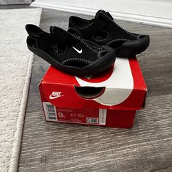 Boys Nike sandals size 9C brand new