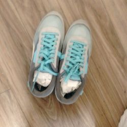 Size 10.5 Pumas Blue, White And Gray