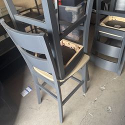 6 Chair Dining Room Table W/leaf