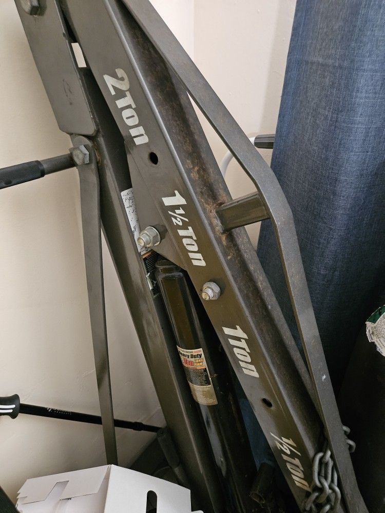 Hydraulic Engine Hoist