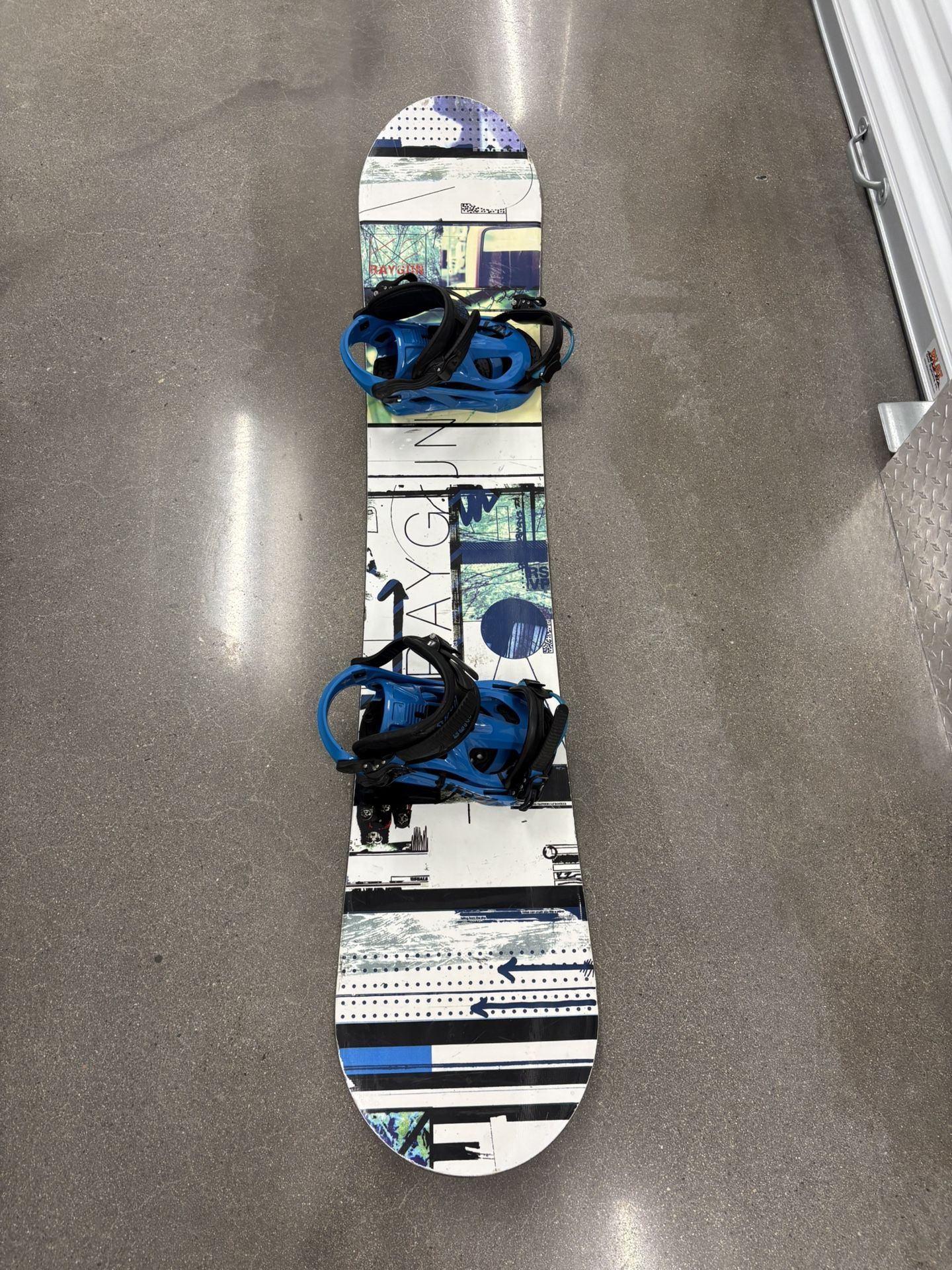 K2 Raygun 153cm Snowboard Includes K2 Bindings