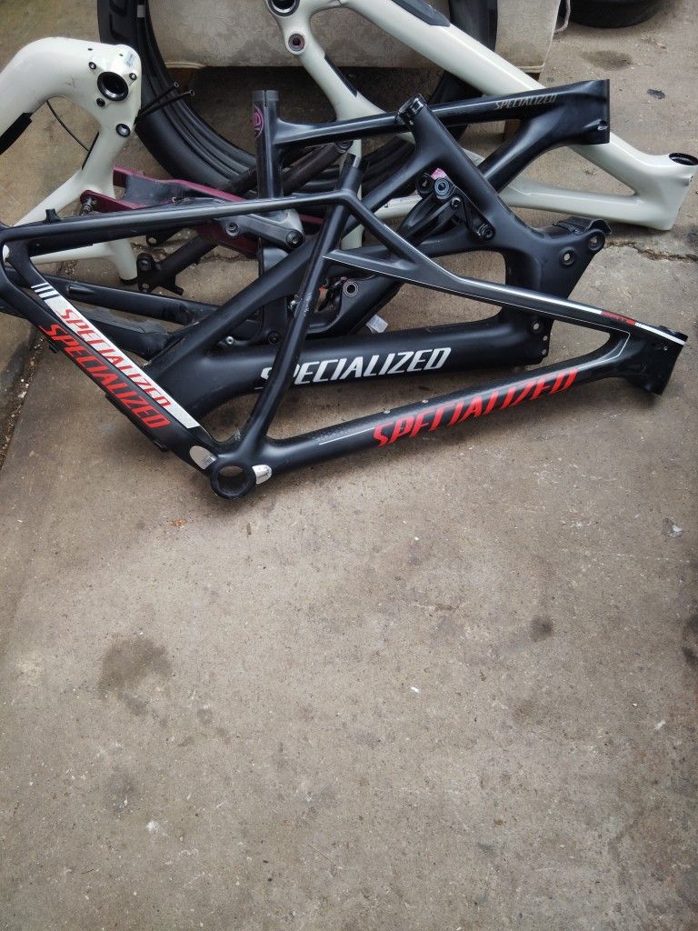 Specialized Carbon Frames And Royval Rims