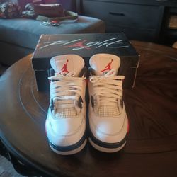 AIR JORDAN RETRO 4 FIRE RED MENS SIZE "9" USED IN EXCELLENT CONDITION $250 O.B.O. MUST PICKUP 