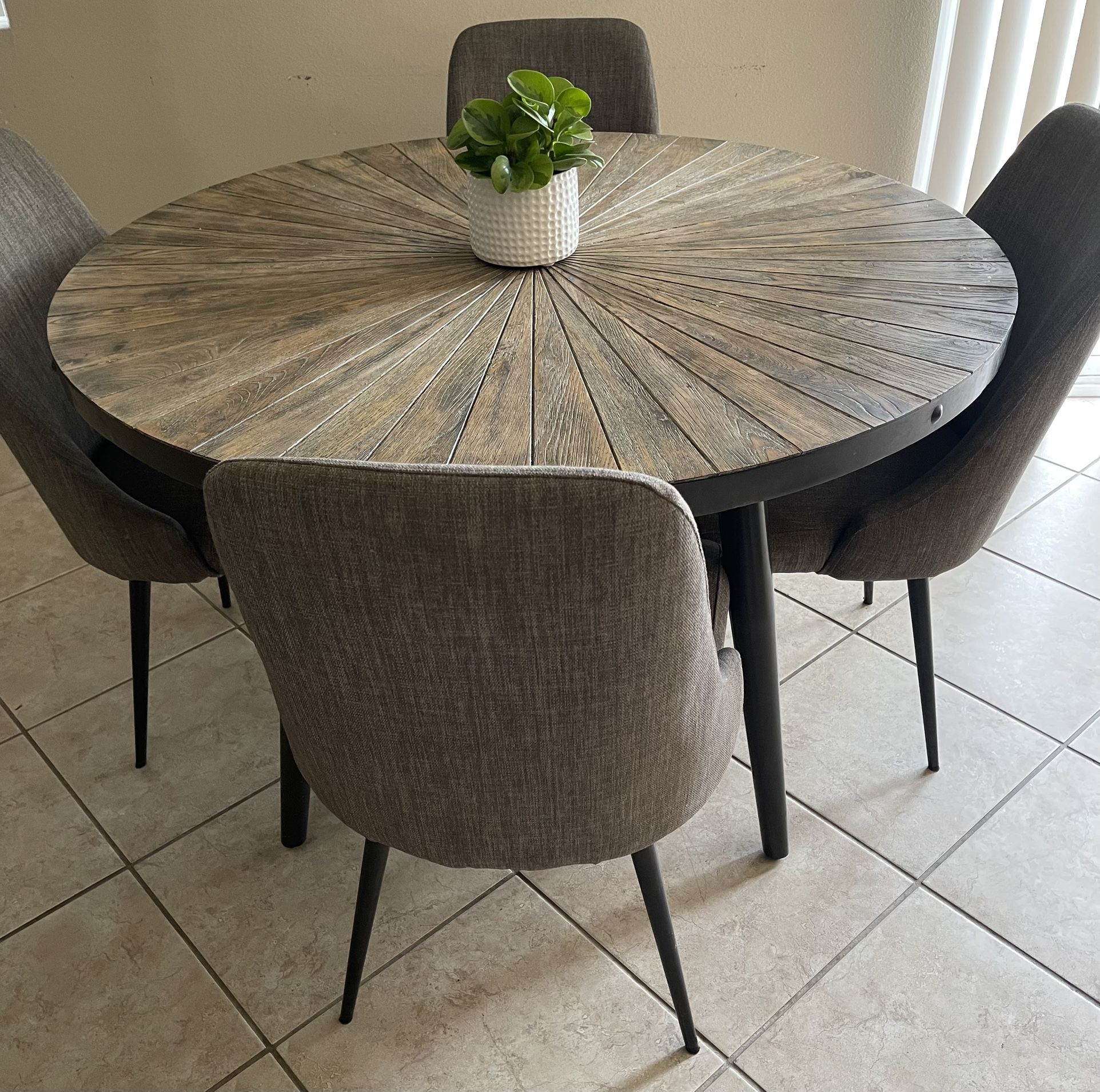 Ding Table