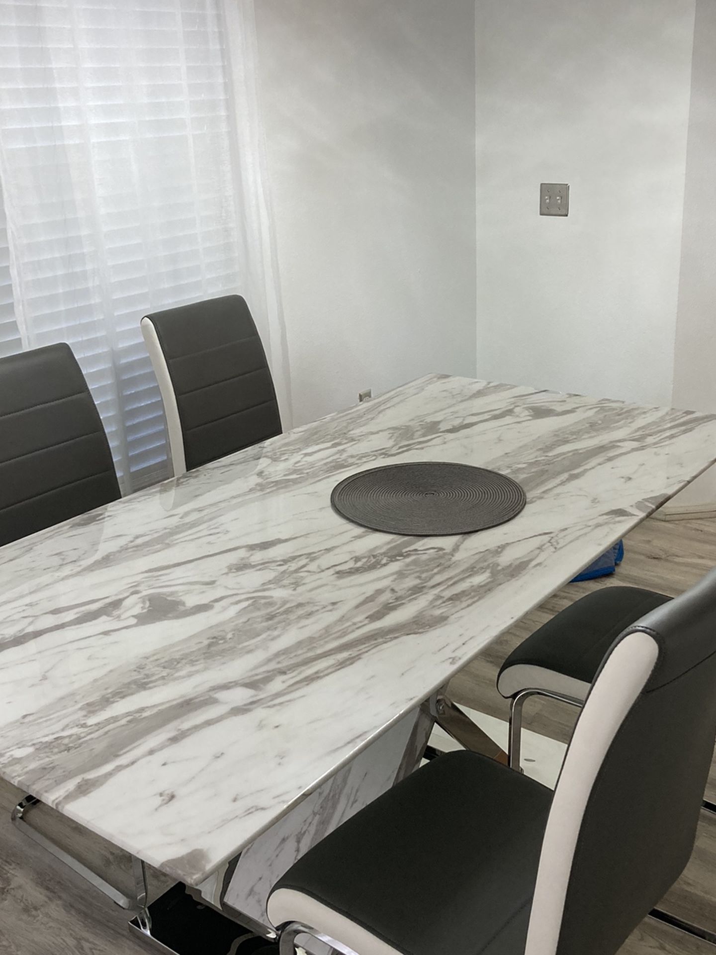 Global Furniture White & Grey Marble Dinning Table With four Chairs