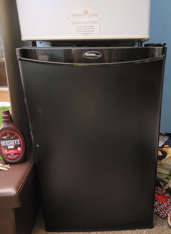 Mini Black Fridge (DANBY)