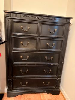 Vintage Black 5-Drawer Dresser + Queen Sleigh Bed