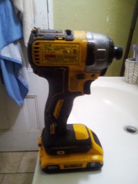 DeWalt impact drill in excellent working condition $40 no less than $40
