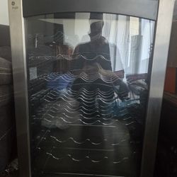 GE Wine Cooler / Fridge 29 Bottle Capacity