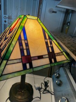 Tiffany-Style Stained Glass Table Lamp