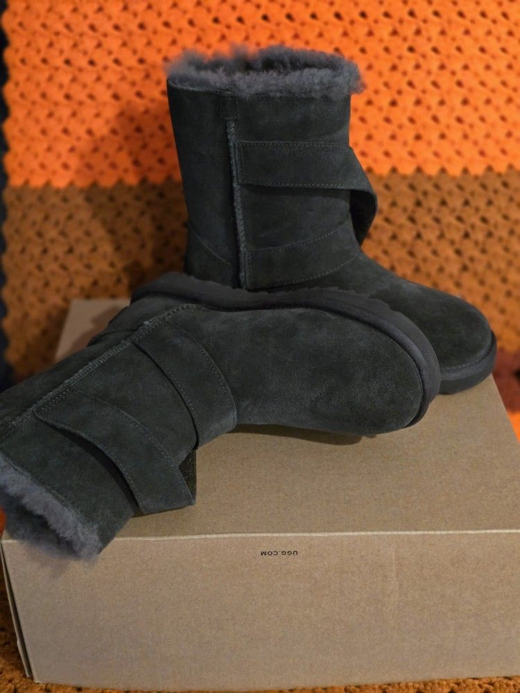 Uggs Size 5 Youth