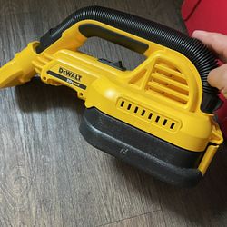 Dewalt Small Vacuum With Battery And Charger 