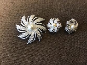 Brooch And Earrings Set 