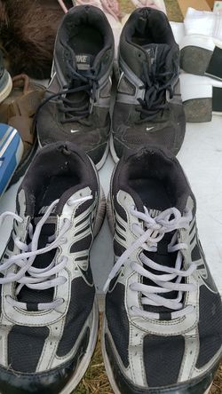 Mens Nikes Size 8.5