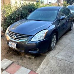 Parts (2012 Nissan Altima SR – Clean Title – Mechanic Special