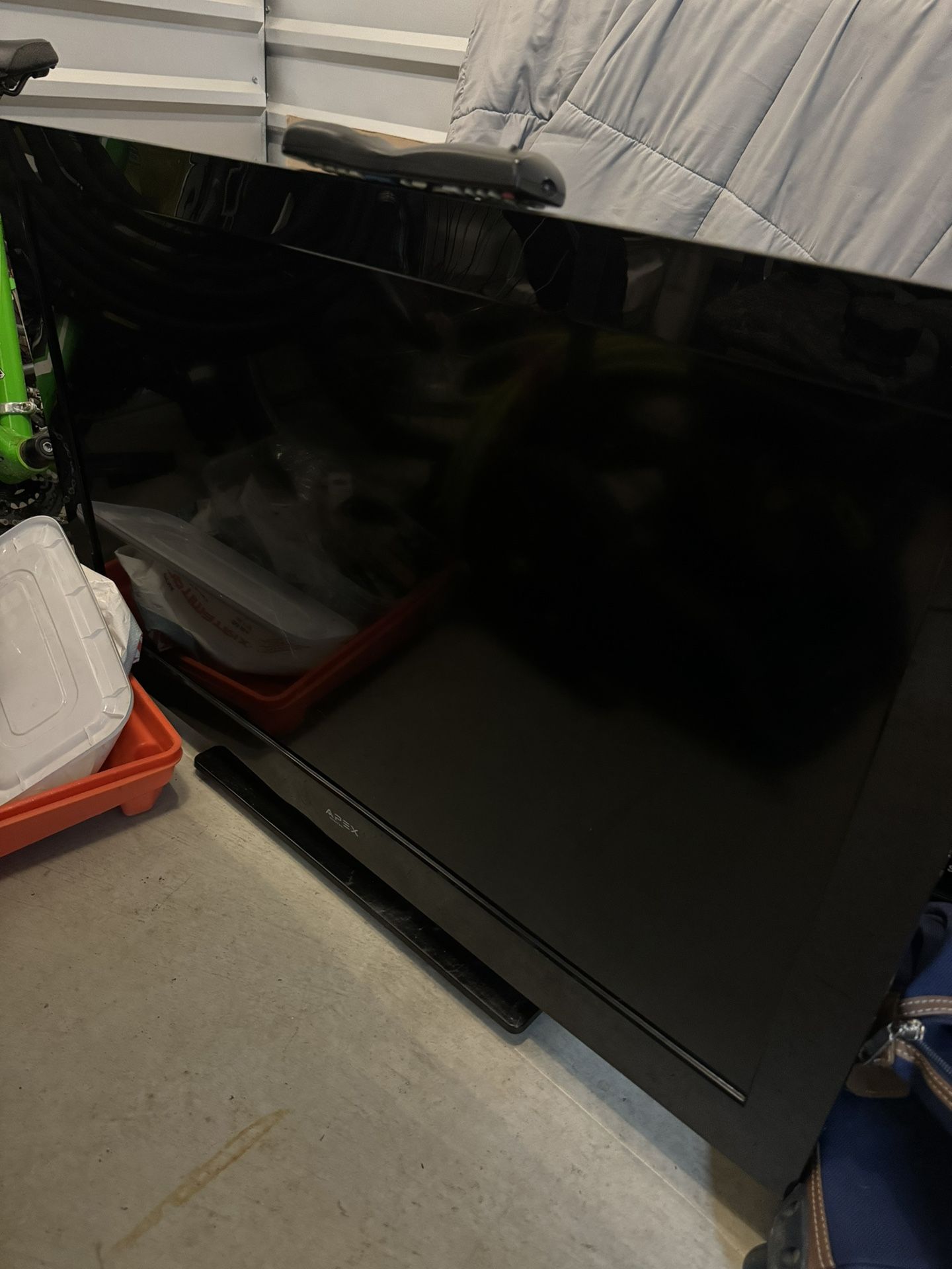 Apex 40” Tv