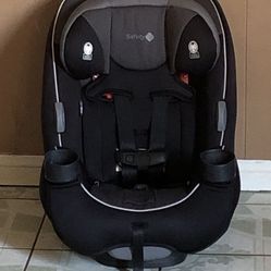 LIKE NEW SAFETY 1ST CONVERTIBLE CAR SEAT !!!!