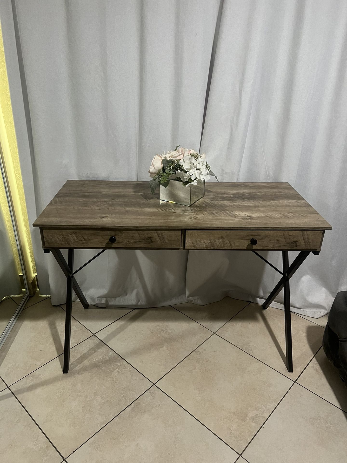 Desk / Vanity /Entry Table 