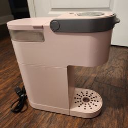 KEURIG  Coffee Maker 