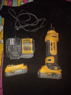 DeWalt Drywall Cut out Cuter with Two Batteries & 12v/20v Charger Included Great Condition