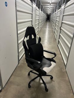 Black and White Racing Style Gaming Chair