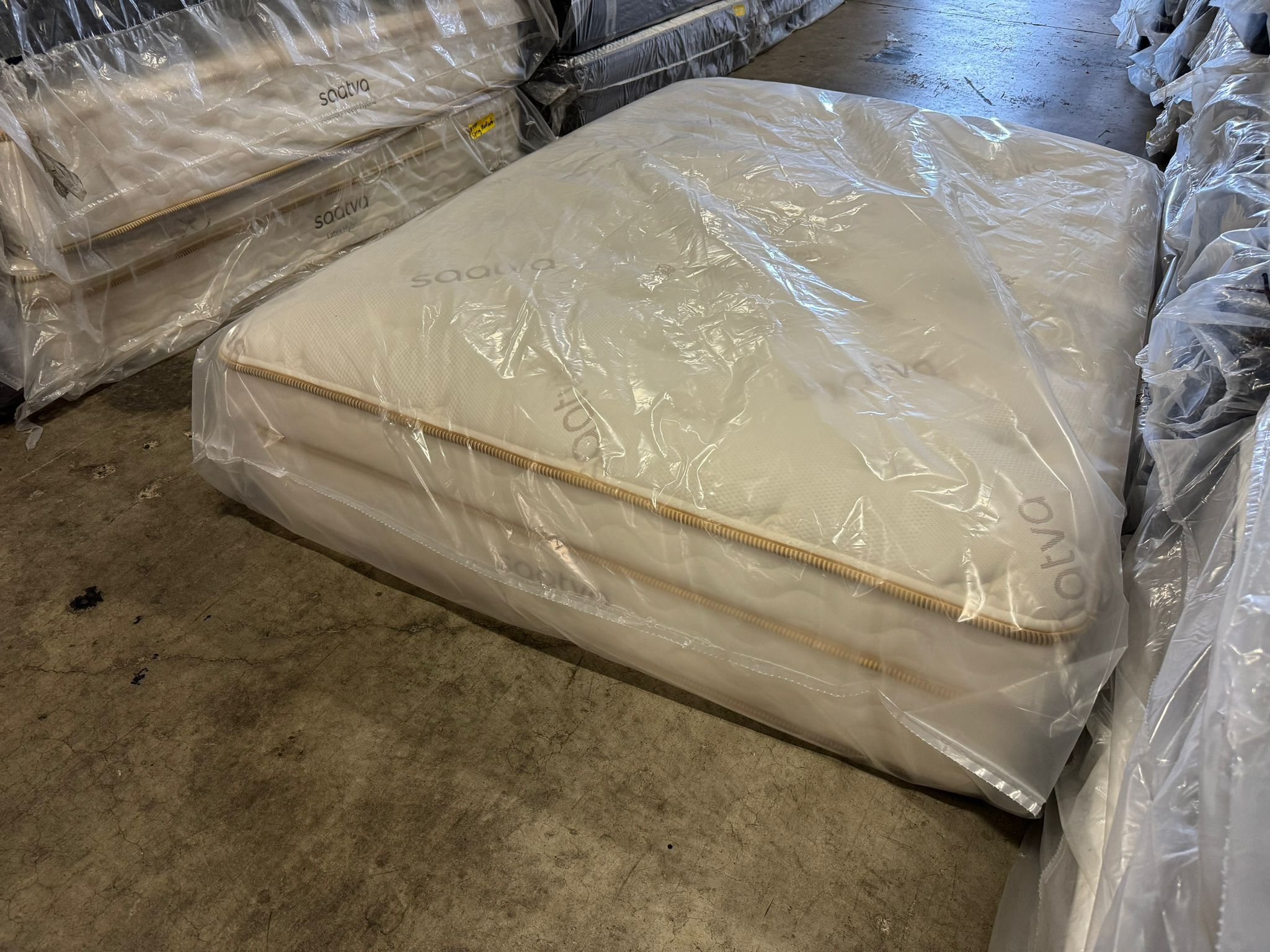 QUEEN MATTRESS SAATVA CLASSIC 14.5” 