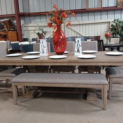 Dining Room Table Sets. / Comedores 