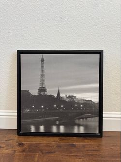 Floating-frame canvas print of the Eiffel Tower
