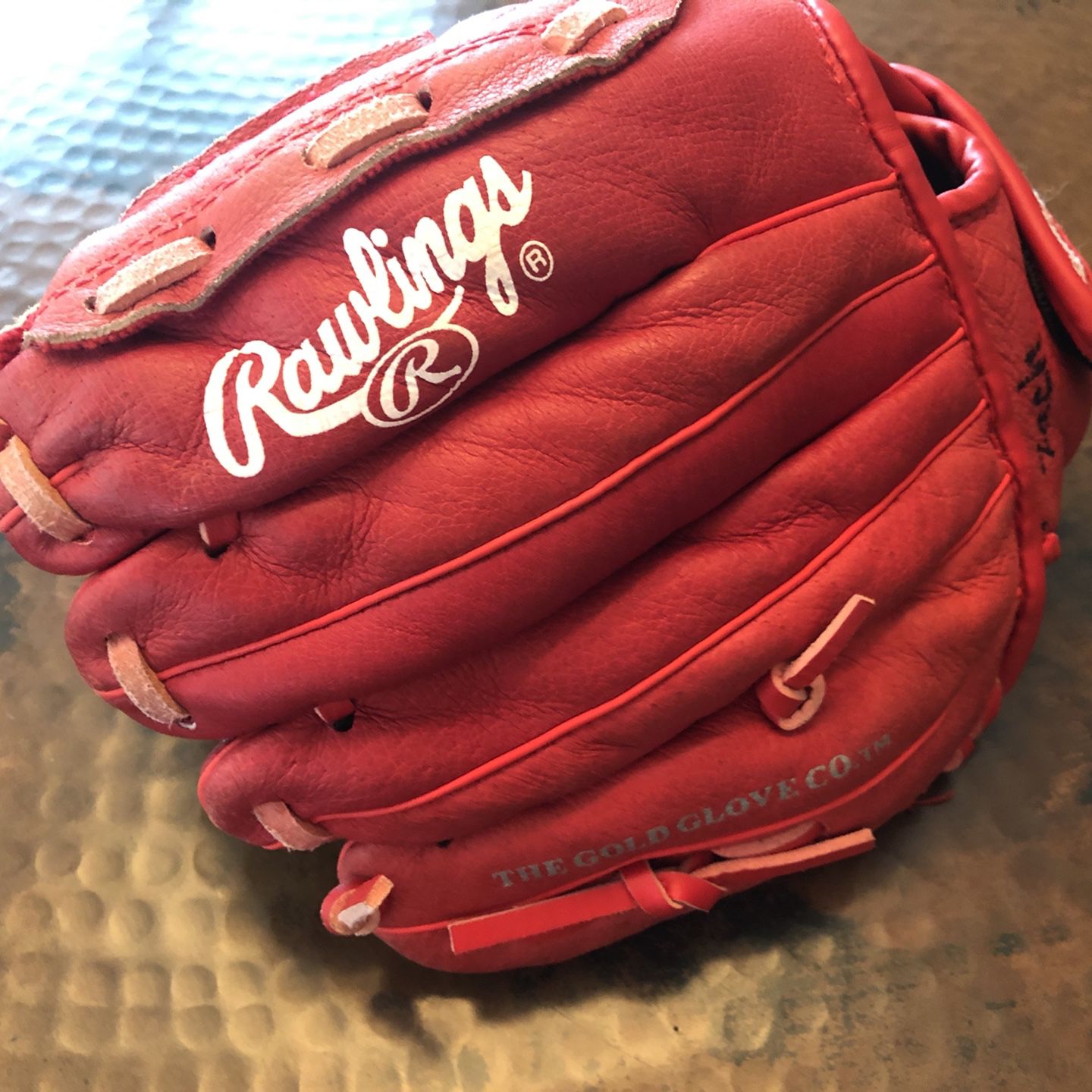 Rawlings Youth Baseball Glove, LIKE NEW Condition