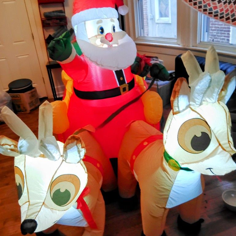 Christmas Inflatable Santa Claus on Sleigh with Two Reindeers, Blow up Santa Decoration Xmas Santa with Built in LEDs Outside Decor for Yard Garden La