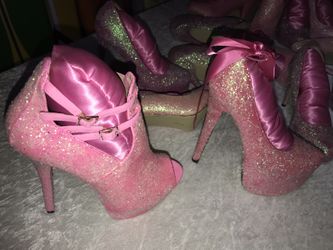 SHOES,DECOR,COLECCIÓN,PROPS,NEW PRICE PER PAIR 2 PIECES. $$7.50 each