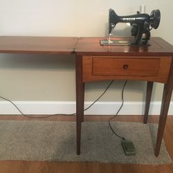 Vintage SINGER Sewing Machine In Original Cabinet