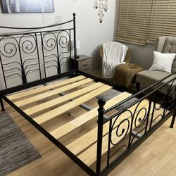 Queen Decorative Iron Bed Set