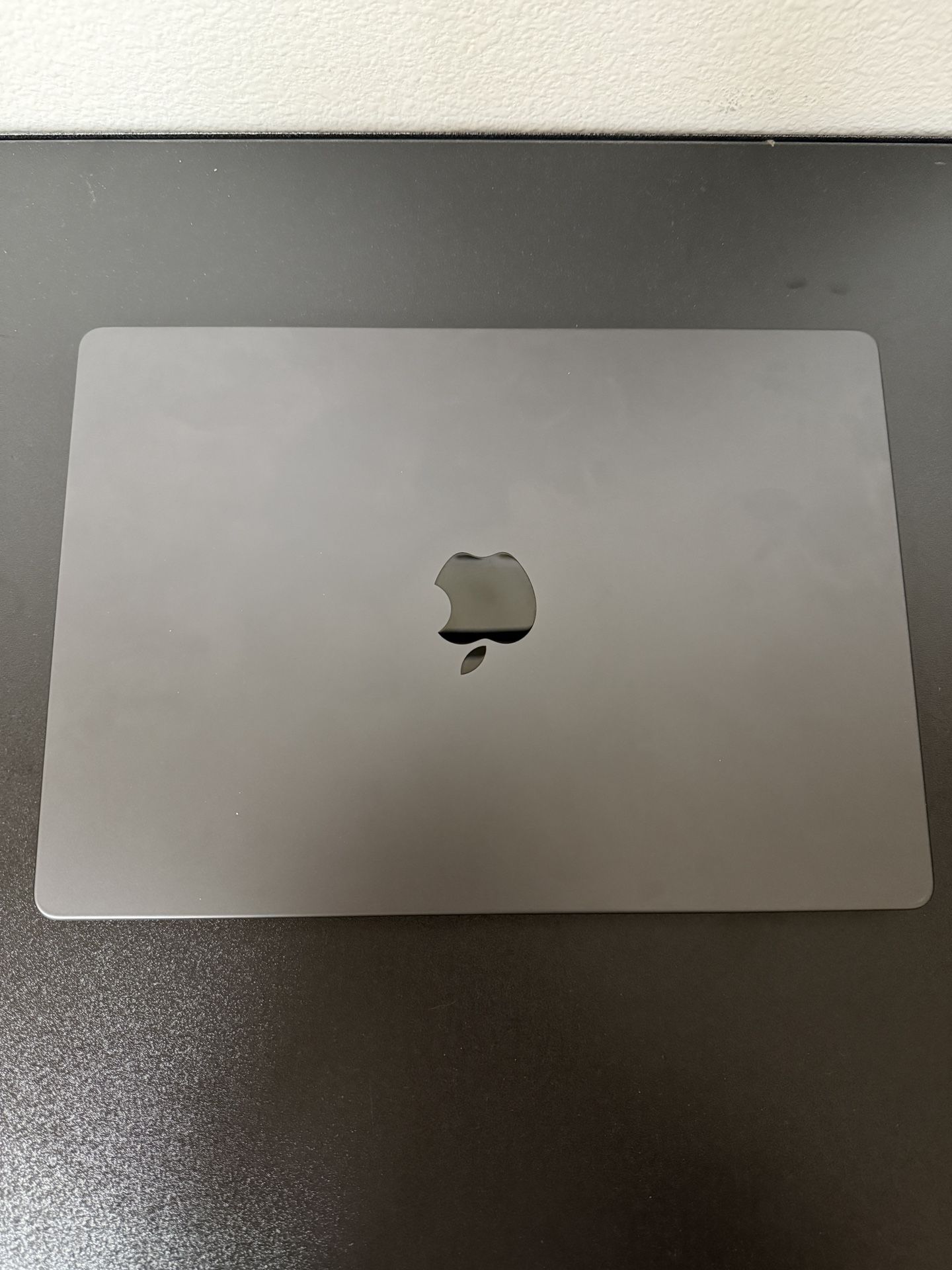 MacBook Pro 14” M4 16GB 512GB like new with AppleCare+ (full coverage) and Software