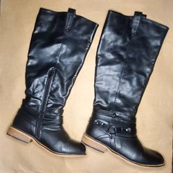 Journee Collection Women’s Black Boots Size: 7 1/2
